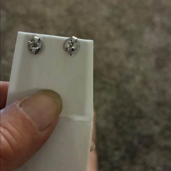 Earring - Picture 3 of 4